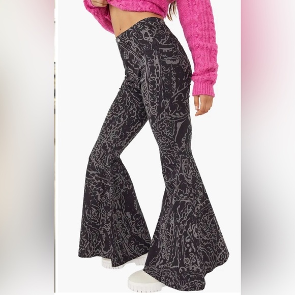 We The Free Denim - Free People We the Free Black FloralJust Float On Geo Flare Jeans Womens Sz 25
